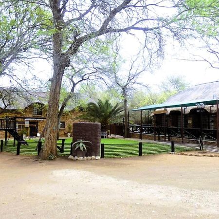 Weltevrede Lodge - Self Catering Houses Marloth Park Ngoại thất bức ảnh