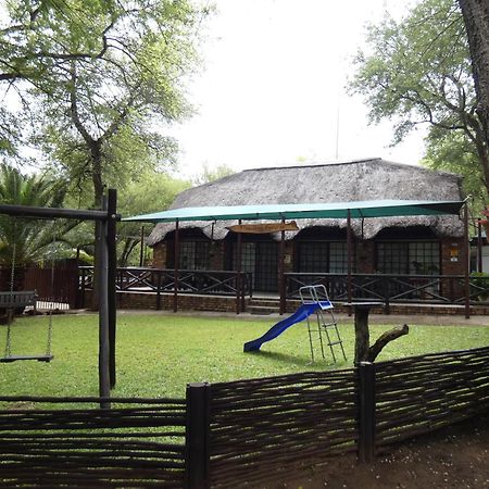 Weltevrede Lodge - Self Catering Houses Marloth Park Ngoại thất bức ảnh