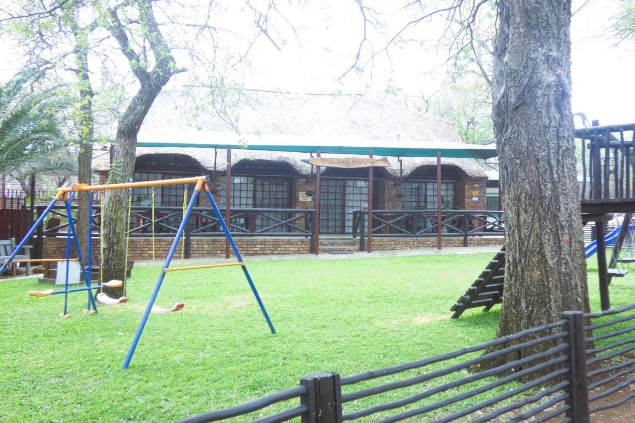 Weltevrede Lodge - Self Catering Houses Marloth Park Ngoại thất bức ảnh